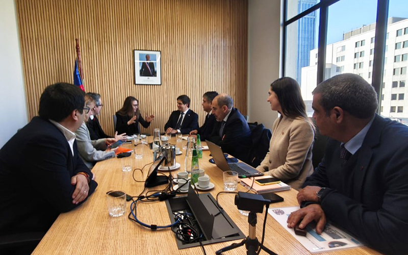Codelco y ministerios de Ciencia, Minería y Economía buscan impulsar producción de cobre de ultra pureza