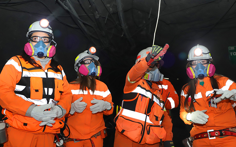 Estudio revela que el principal desafío de la minería para atraer talento joven no es el salario, sino la falta de conocimiento sobre la industria