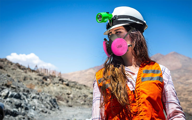 Chile registra 24,1% de participación femenina en la gran minería y enfrenta el desafío de consolidar su permanencia