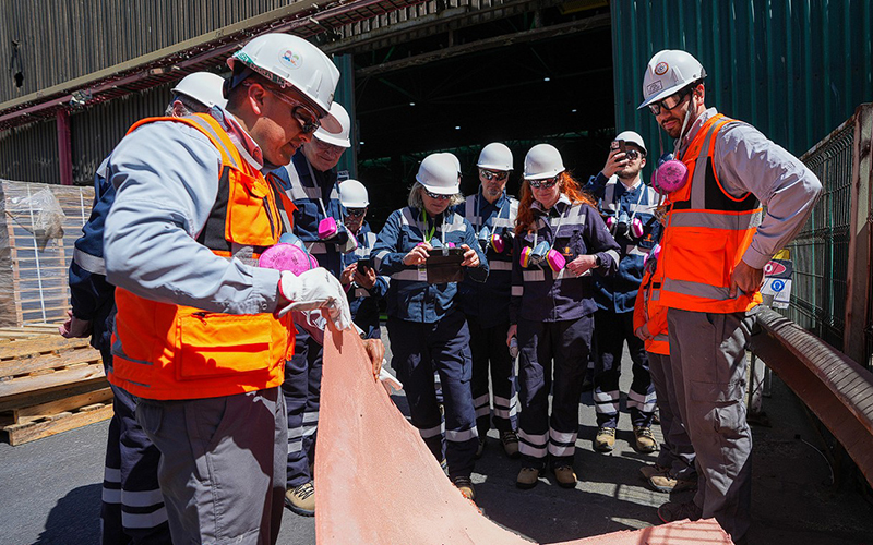 Delegación chileno-alemana visitó Codelco Ventanas y conoció plan para rehabilitar el escorial
